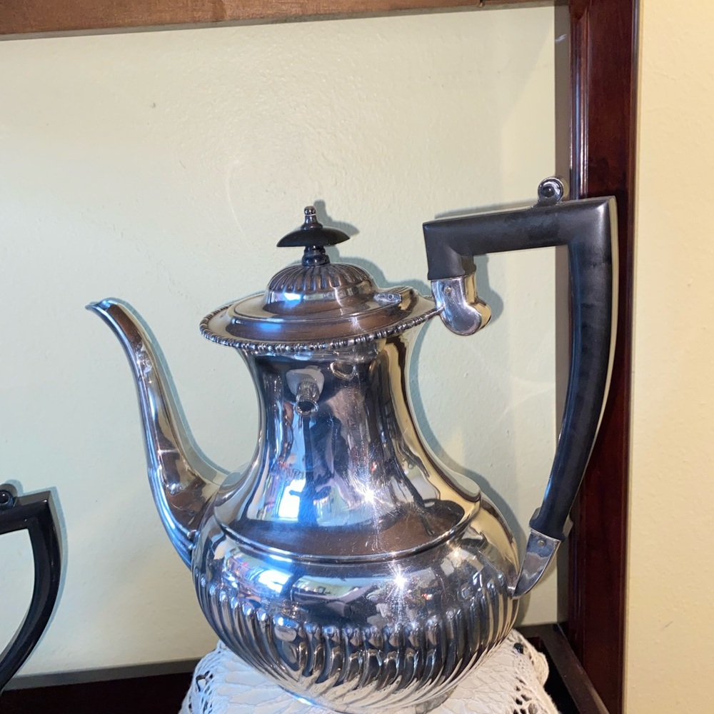 Antique 4 Piece Sheffield Silver Plated Tea &Coffee Pots Creamer and Sugar - Picture 3 of 9